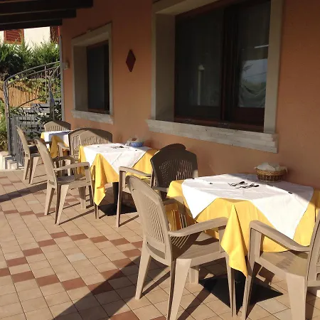 La Scogliera Bed & Breakfast 3*